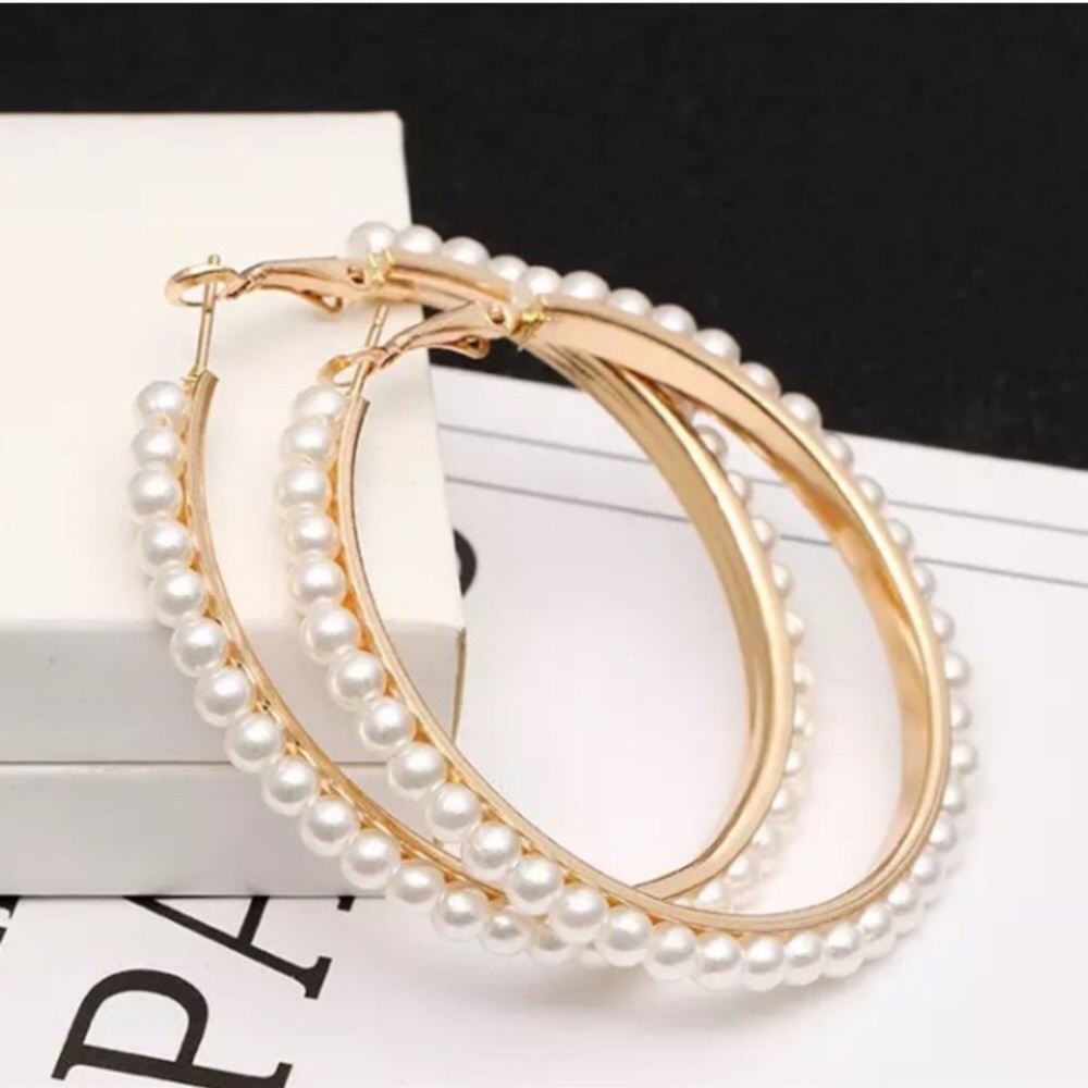 ⚜️[𝟯/$𝟭𝟴]⚜️Large Pearl Infinity Hoops NEW - Picture 3 of 8